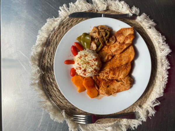 Chicken Breast with Vegetables and Rice <br> 720 Kcal
