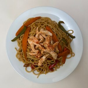 Chicken and Vegetable Stir-Fry with Noodles <br> 700 Kcal