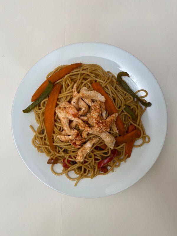 Chicken and Vegetable Stir-Fry with Noodles <br> 700 Kcal