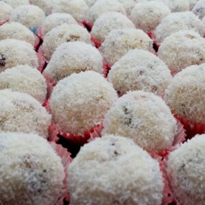 Coconut Energy Balls <br> 150 Kcal